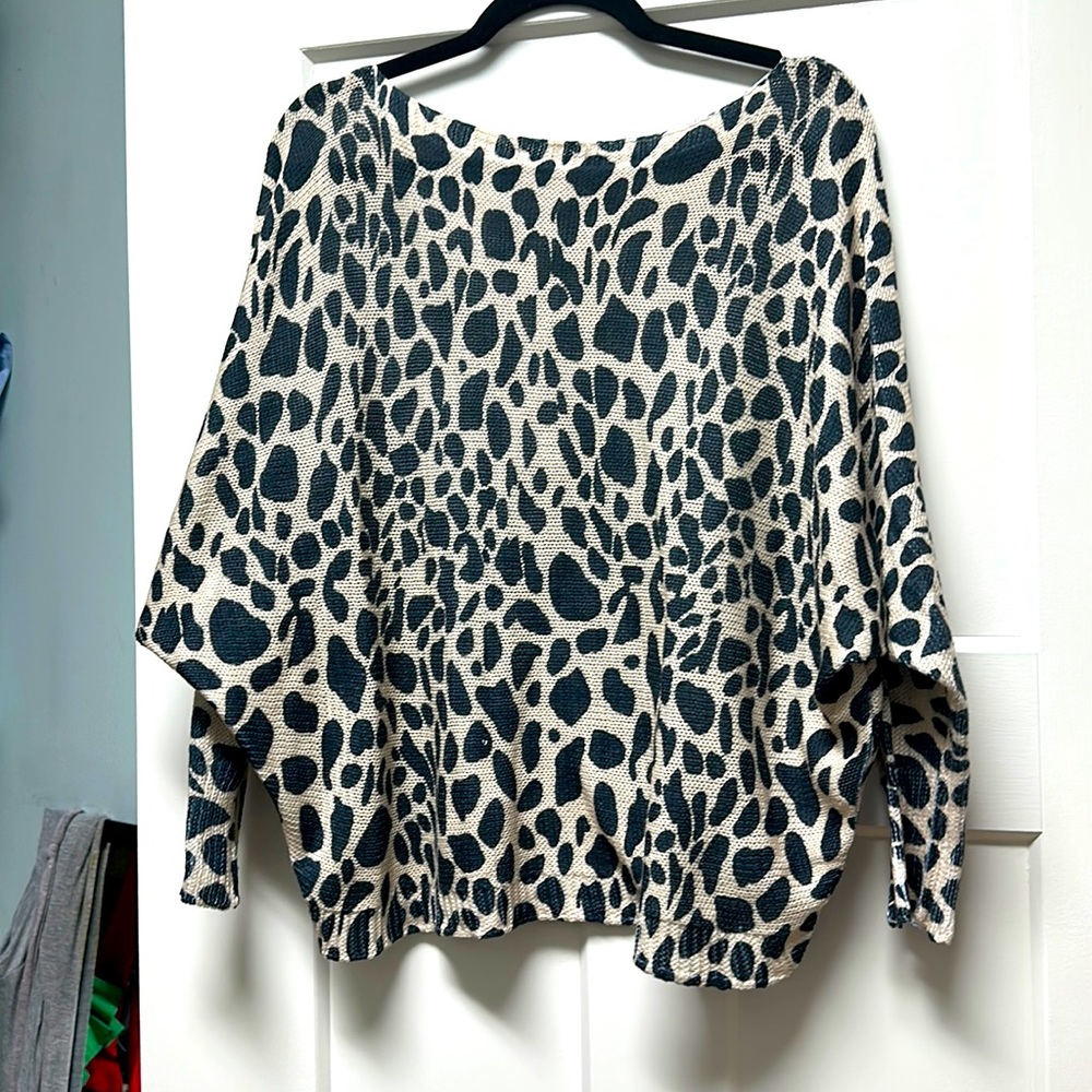 Light weight sweater- no size inside but fits like medium fit